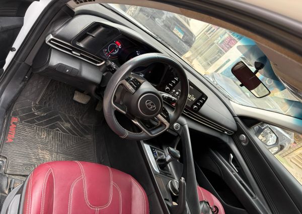 Hyundai Elantra 2022